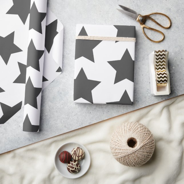 Bold Charcoal Gray Stars Geschenkpapier (Kunsthandwerk)