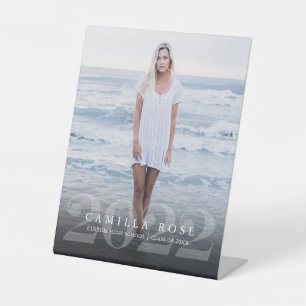 Bold Elegance 2022 Abschluss Foto Ankündigung Sockelschild