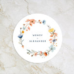 Bold Elegant Floral Wedding<br><div class="desc">Das elegante, florale Hochzeitspapier-Round-Paper-Design, ein modernes Fest der Naturkunst, mit farbenfrohen, blumigen Aquarellen in hübschen Farbtönen wie Rosa, Marineblau und staubblau, Pfirsich und Gelb, mit sanften Eukalyptus-Grünen, einem wunderschönen Set, das einer schlichten, weißen Leinwand mit minimalistisch dunkelblauer Typografie gegenübersteht, schafft ein ausgewogenes, elegantes zeitloses Ambiente Moderne Eleganz. Ob Sie ein...</div>