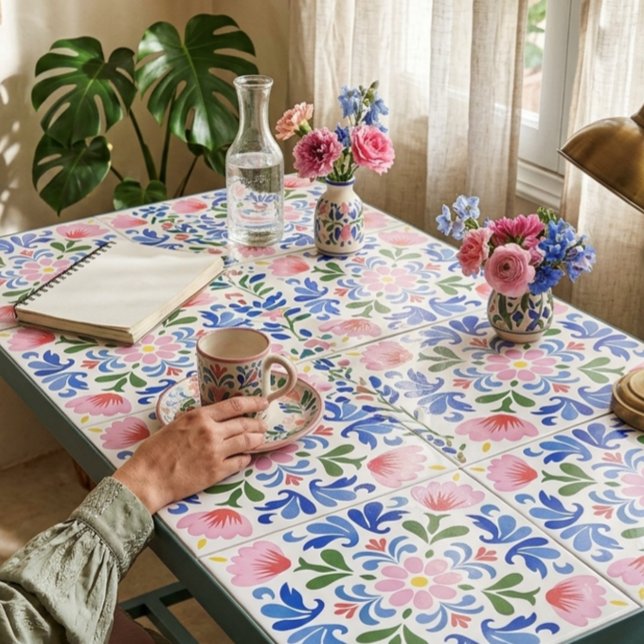 Bold Floral on White Background Decorative Fliese (Von Creator hochgeladen)