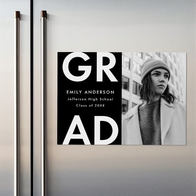Bold Grad Black Foto Abschluss Magneteinladung (Von Creator hochgeladen)