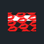 Bold Graphic Mouth Kiss Red Lip Print Schwarz-weiß Leinwanddruck<br><div class="desc">Ein heller, mutiger, lustiger, farbenfroher Stil, Pop Art. Modernes Kiss Lippenprint Muster mit rotem Lippenstift auf Schwarz und Weiß. Der weiße Mittelrand kann nach oben oder unten verschoben oder auf Wunsch gelöscht werden. Behalten, oder Anpassen und ändern Sie den schwarzen Hintergrund in eine beliebige Farbe, verwenden Sie den Farbwähler, um...</div>