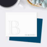 Bold Initial Navy Blue Classic Family Stationery Mitteilungskarte<br><div class="desc">Dieses Design verfügt über einen großen verblassten Initial und Namen/Text am unteren Rand. Klicken Sie auf die Schaltfläche Anpassen, wenn Sie die Designelemente anpassen und/oder den Text weiter verändern möchten! Variationen dieses Designs, zusätzliche Farben sowie koordinierende Produkte sind in unserem Shop, zazzle.com/store/doodlelulu verfügbar. Kontaktieren Sie uns, wenn Sie dieses Design...</div>