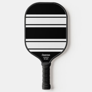 Bold Modern Black White Stripe Pattern Custom Text Pickleball Schläger