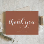 Bold Modern Calligraphy Terracotta Dankeskarte<br><div class="desc">Schicken Sie Dankeschön mit dieser anpassbaren Dankeschön-Karte. Es zeichnet sich durch moderne Kalligraphie und einfache Typografie auf Terrakotta-Hintergrund aus. Personalisieren Sie diese,  indem Sie Ihren Namen oder andere Details hinzufügen. Diese Dankeschön-Kalligraphie-Karte ist ideal für Geschäftsleute,  Hochzeiten,  Brautpartys,  Babyduschen,  Abschlüsse und vieles mehr.</div>