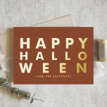 Bold Modern Typografy Terracotta Happy Halloween Folien Feiertagskarte<br><div class="desc">Senden Sie Familie und Freunde Ihre Halloween-Grüße mit dieser anpassbaren Terrakotta und Gold Happy Halloween Karte. Es zeichnet sich durch eine kühne Typografie aus. Personalisieren Sie diese,  indem Sie Ihre Daten hinzufügen. Diese Halloween-Gold-Karte ist in anderen Folienfarben und Cardstock erhältlich.</div>