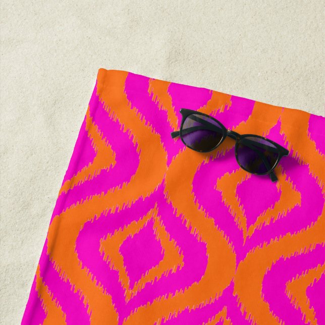 Bold Orange Hot Pink Summer Ikat Ogee Art Pattern Strandtuch (Beispiel)
