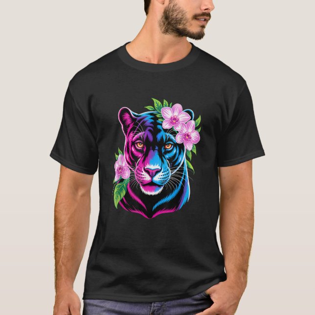 Bold Panther with Pink Flowers  T-Shirt (Vorderseite)
