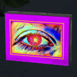 Bold Psychedelic Pop Art Eyes wie eine Flamme Holzkisten Schild<br><div class="desc">Ein persönlicher Favorit ist dieses coole Pop-Kunstdesign mit einem psychedelischen Auge,  das mit lebhaften Farben brennt und dem Anschein nach eine Flamme im Schüler mit einem orangefarbenen Rahmen und einem lila Hintergrund zu haben scheint. Dies macht eine coole kleine Kunstergänzung zu Ihrer Galerie oder als coole Tischkunst.</div>