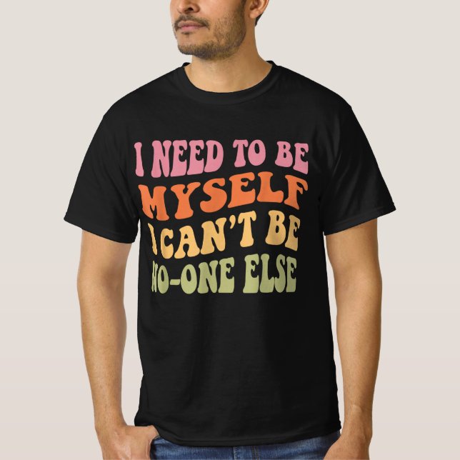 Bold Retro Quote Art – I Need to Be Myself Wall De T-Shirt (Vorderseite)