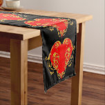 Bold Romantic Valentine Red Goth Heart Kurzer Tischläufer<br><div class="desc">Ein gewagtes,  romantisches rotes Gothherz mit goldenen Schnörkeln. Dramatisches,  märchenhaftes Vintages Design für den Valentinstag.</div>