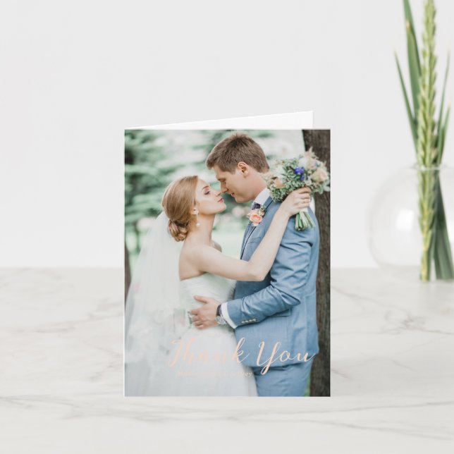 Bold Script Peach Foto Elegant Wedding Dankeskarte (Vorderseite)