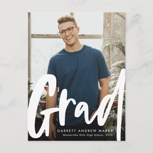 Bold trendy grad Abschluss Einladung Postcard (Vorderseite)