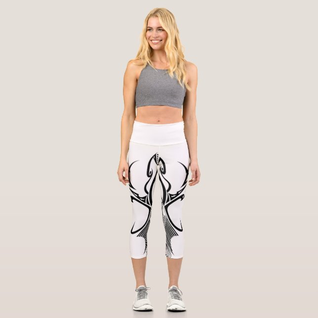 Bold Tribal Pattern Black Ink Graphic Capri Leggings (Vorderseite)