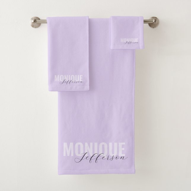 Bold Typografy & Script Lilac Lavender Monogram Badhandtuch Set (Insitu)