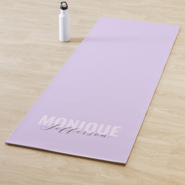 Bold Typografy & Script Lilac Lavender Monogram Yogamatte (Beispiel)