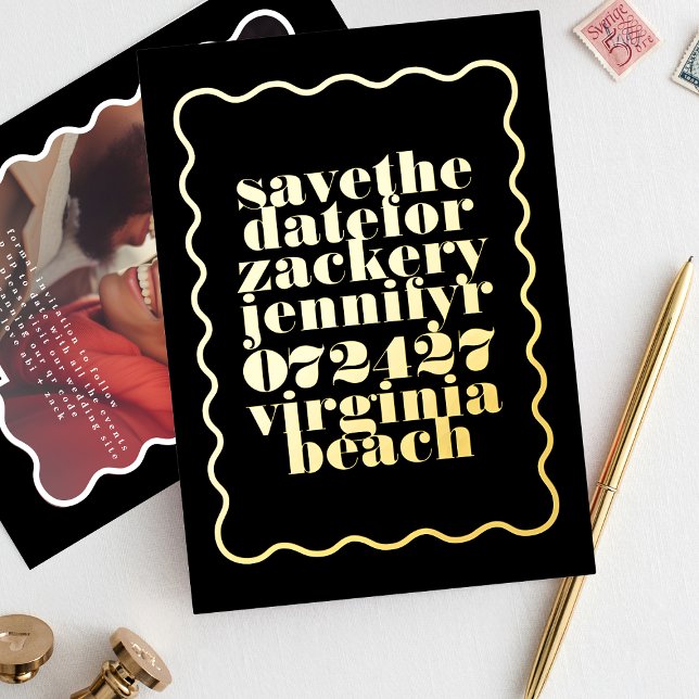 Bold Wavy Frame Black Gold QR Code Foto Folieneinladung (Von Creator hochgeladen)