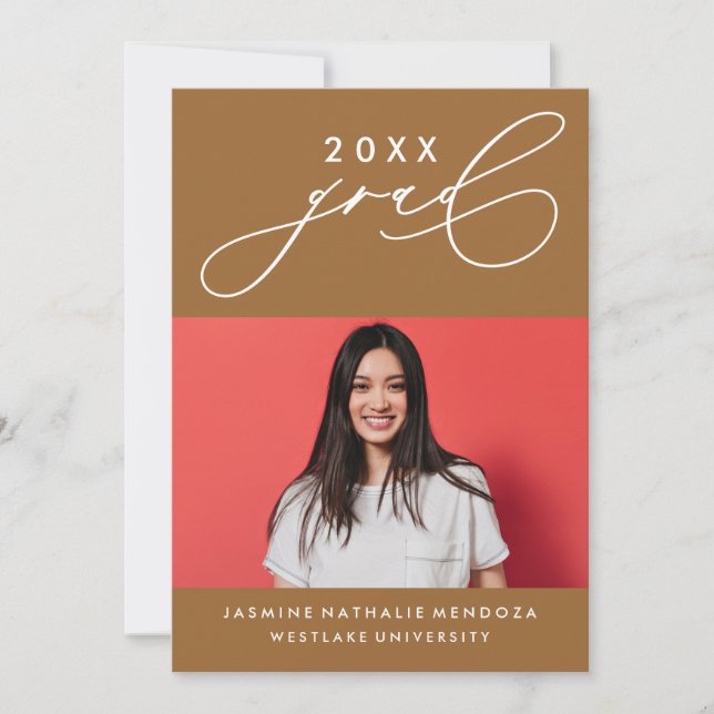 BOLD WHIMSICAL CALLIGRAPHY ABSCHLUSS INVITATION EINLADUNG (Vorderseite)