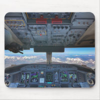 Bombardier Q400 Cockpit über den Alpen
