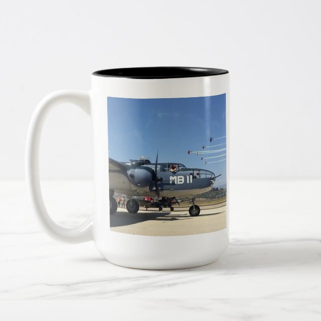 Bomber-Tasse des Zweiten Weltkriegs B-25 Zweifarbige Tasse (Links)