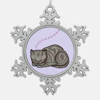 Bonbon-Schlafengraue Tabby-Katze auf Lavendel Schneeflocken Zinn-Ornament