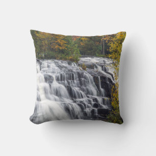 Bond Falls im Herbst nahe Paulding, Michigan Kissen