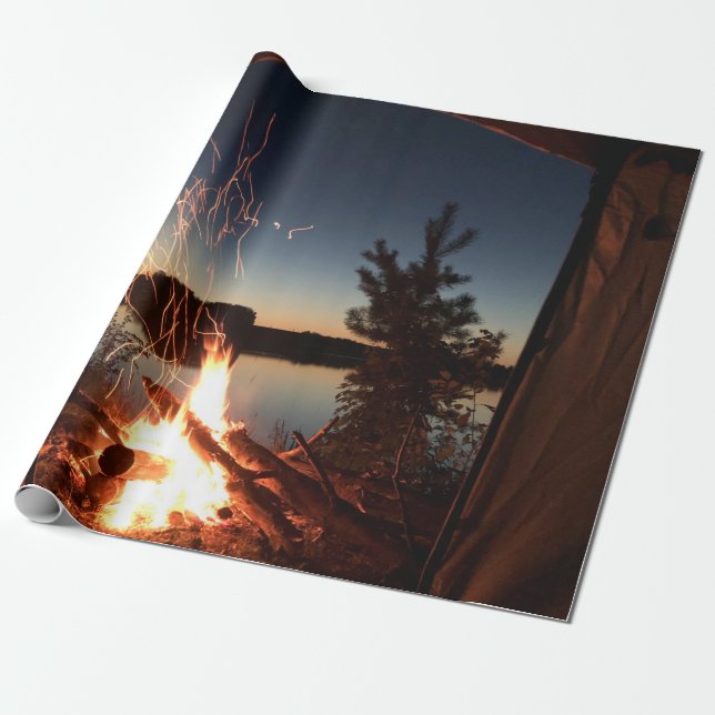 Bonfre in der Nähe des Wasserkörpers Geschenkpapier (Ungerollt)