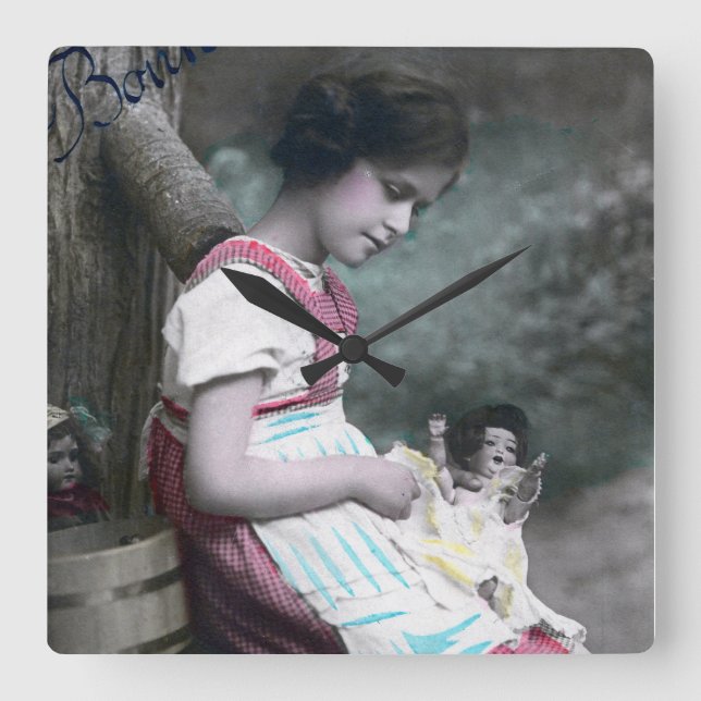 Bonne Année Vintag Girl with Dolll Quadratische Wanduhr (Vorderseite)