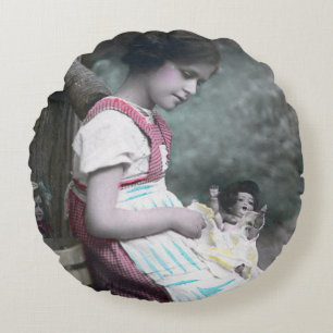 Bonne Année Vintag Girl with Dolll Rundes Kissen