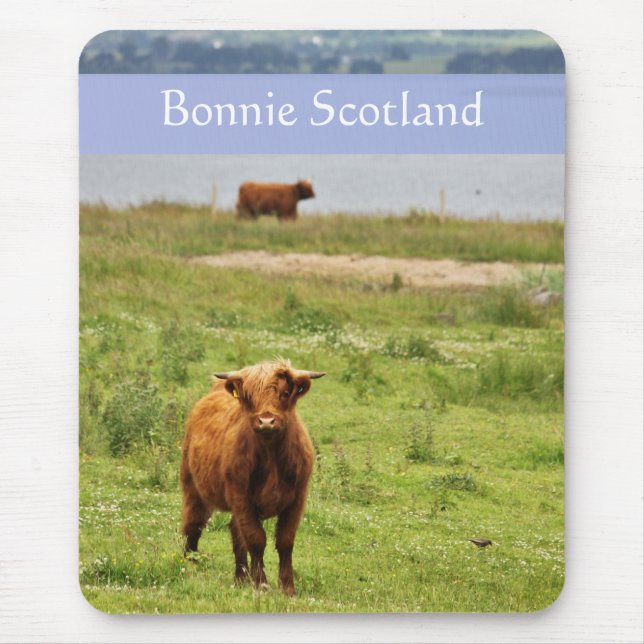 "Bonnie Scotland" mit Young Highland Cow Foto Mousepad (Vorne)