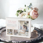 "Bonus-Mama" Step-Mama | Drei Foto Holzkisten Schild<br><div class="desc">Dieses einfache und niedliche Holzschild sagt "To My Badass Bonus Mama" mit einer schönen Botschaft in trendigen, modernen Schriften und einem Ort für Namen. Minimal drei Foto-Vorlage Ihres bevorzugten persönlichen Fotos für ein Geschenk, das jeder Liebe würde. Muttertag ist die perfekte Gelegenheit, allen Müttern in unserem Leben zu zeigen, wie...</div>
