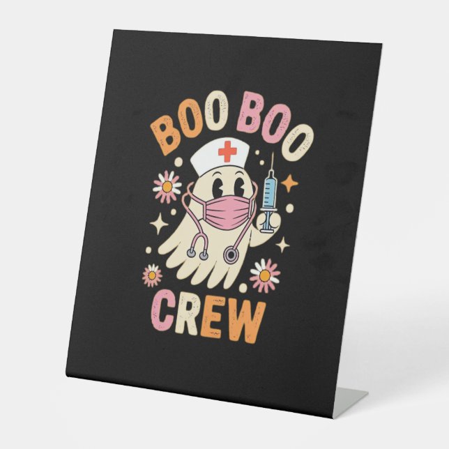 Boo Boo Crew Halloween Ghost Nurse Essential T-Shi Sockelschild (Vorderseite)