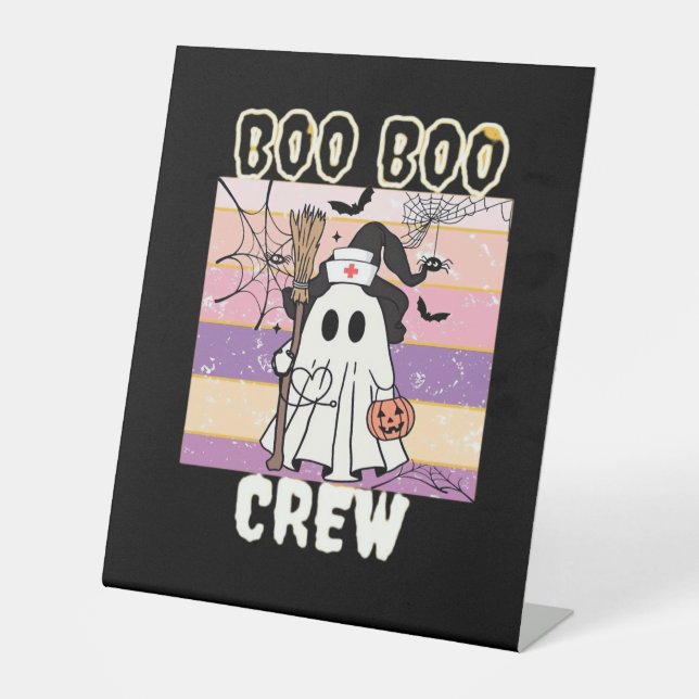 Boo Boo Crew Halloween Ghost Nurse Essential T-Shi Sockelschild (Vorderseite)