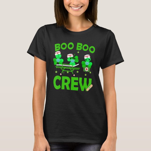 Boo Boo Crew Nurse St Patrick S Day Kleeblatt Face T-Shirt (Vorderseite)