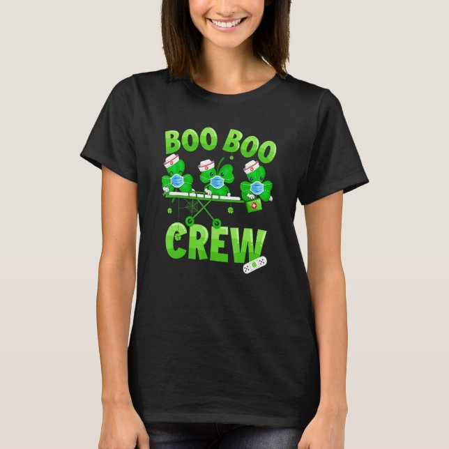 Boo Boo Crew Nurse St Patrick's Day Kleeblatt Face T-Shirt (Vorderseite)