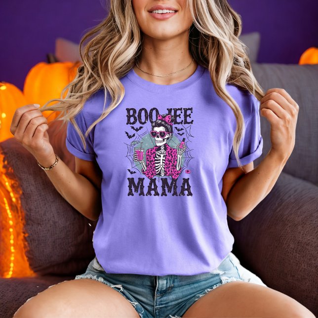 Boo-Jee Mama Skeleton in Pink Fur Halloween Design T-Shirt (Von Creator hochgeladen)