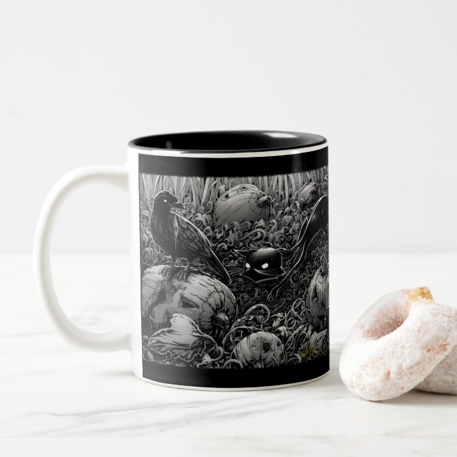 Boo Kitty stalks a Raven Two-Tone-Kaffee-Tasse Zweifarbige Tasse (Mit Donut)