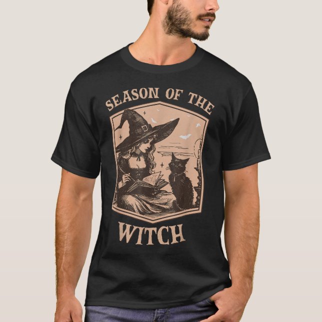 Book Club Salem 1692 Jahreszeit von HexenHalloween T-Shirt (Vorderseite)