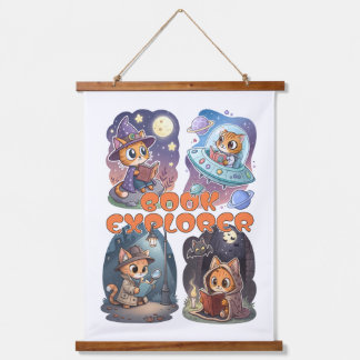 Book Explorer – Cute Cat Reading Adventure Wandteppich Mit Holzrahmen