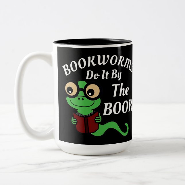 Bookworm-Spaß Zweifarbige Tasse (Links)
