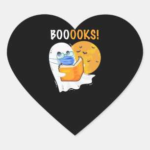 Booooks Halloween-Geist liest Bücher und trägt Herz-Aufkleber
