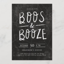 Boos und Booze Chalk Hand Lettes Halloween-Party