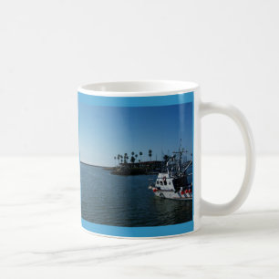 Boot am Ozean, CA Tasse