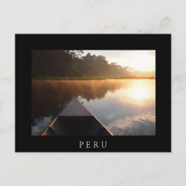 Boot auf dem Fluss im Amazonas schwarze Postkarte