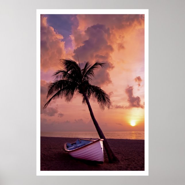 Boot unter Palm am Strand bei Sunset Poster (Vorne)