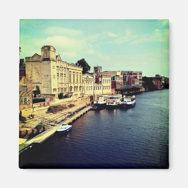 Boote , am Fluss Magnet (Vorne)