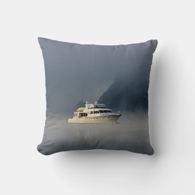 Boote am Foggy Morning Kissen (Vorderseite)