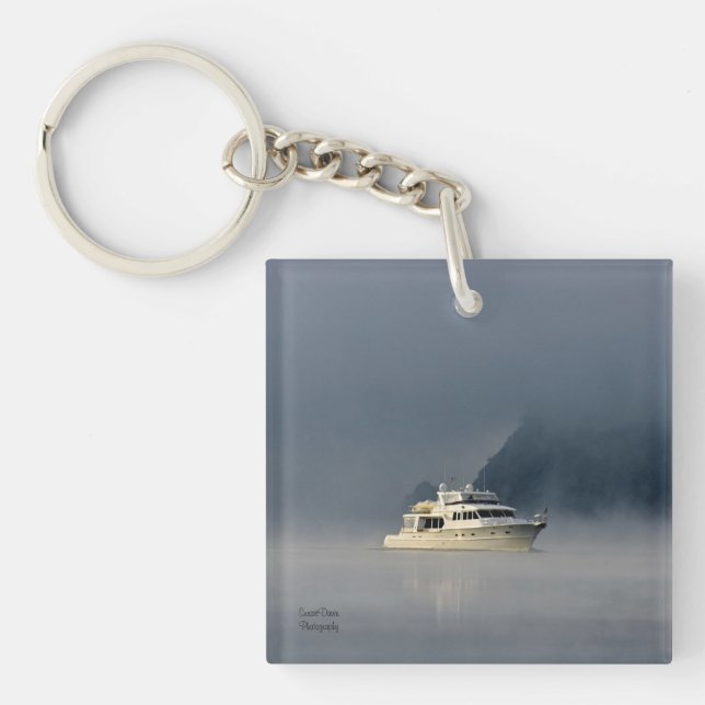 Boote am Foggy Morning Schlüsselanhänger (Vorderseite)