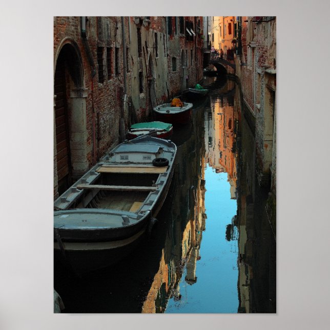 Boote auf dem Kanal Wasser Venedig Italien Gebäude Poster (Vorne)