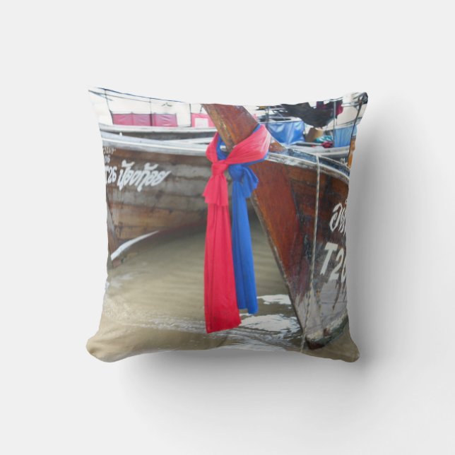 Boote auf den Phi-Phi-Inseln des Strand-|, Kissen (Vorderseite)